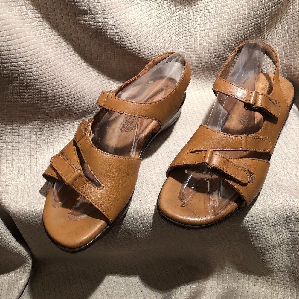SAS women brown leather sandals, adjustable straps, 10.5